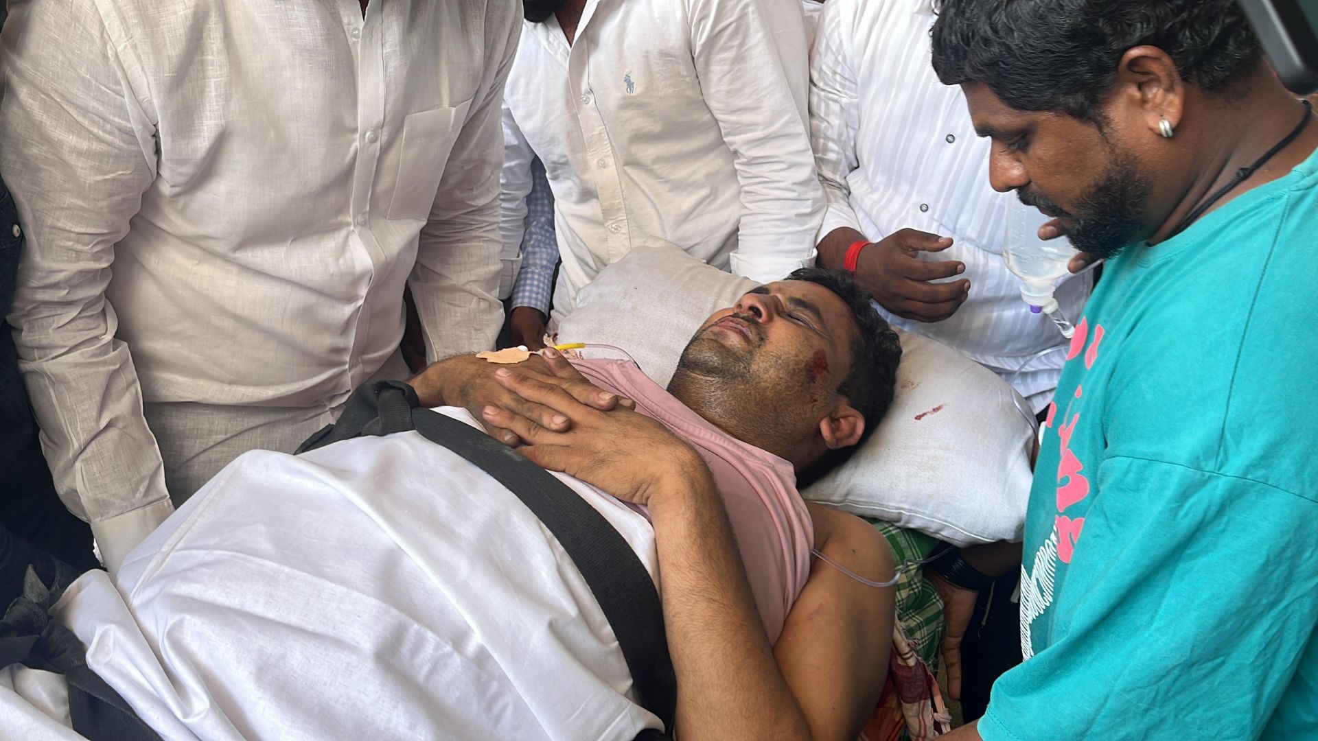Rahul Zaware : राहुल झावरे यांच्यावरील हल्ला प्रकरण; विजय औटीसह ११ ते १२ जणांवर गुन्हा दाखल Rahul Zaware : राहुल झावरे यांच्यावरील हल्ला प्रकरण; विजय औटीसह ११ ते १२ जणांवर गुन्हा दाखल